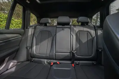 BMW X3 xDrive 30d — SUV premium diesel 6-cylindres, entretien impeccable et garantie jusqu'à 2027 — cruscotto
