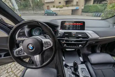 BMW X3 xDrive 30d — SUV premium diesel 6-cylindres, entretien impeccable et garantie jusqu'à 2027 — interni