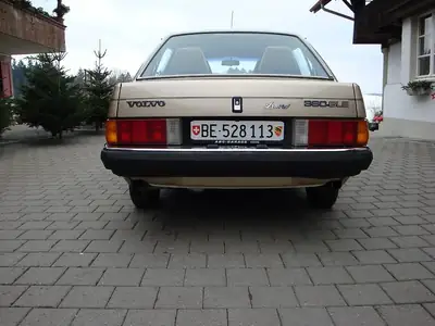 Volvo 360 GLE 1983 — Berline classique avec toit ouvrant, intérieur préservé — vista posteriore
