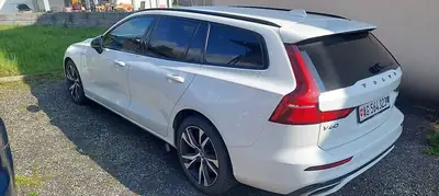 Volvo V60 Hybrid — Break élégant, motorisation écologique 253 ch — côté