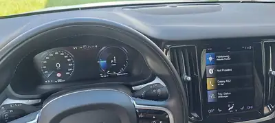 Volvo V60 Hybrid — Break élégant, motorisation écologique 253 ch — tableau de bord