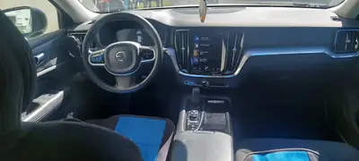 Volvo V60 Hybrid — Break élégant, motorisation écologique 253 ch — Miniature 7