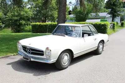 Mercedes-Benz 230 Cabriolet 1964 — Chef-d'œuvre rétro avec hardtop et capote d'époque — détail