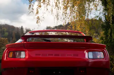 Porsche 928 1977 — Coupé mythique, véhicule veteran avec FIVA-Pass — vista posteriore