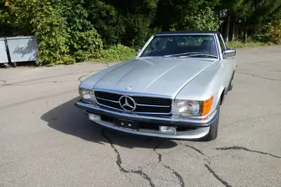 Mercedes-Benz 420 Cabriolet 1988 — Élégance rétro, moteur V8 puissant — fianco