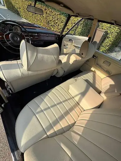Mercedes-Benz 280 SE 1971 — V8 classique, statut vétéran, état impeccable — vista posteriore