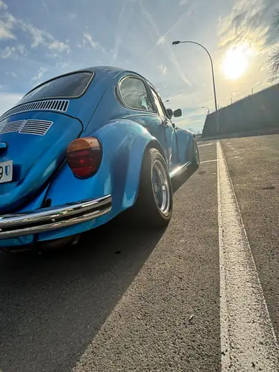 VW Käfer 1973 — Légende automobile bleue, 40'000 km d'histoire — intérieur