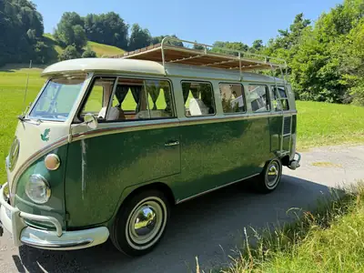 VW Type 2 1967 — Légende des années 60, transformée en Surf Bus premium — vista esterna