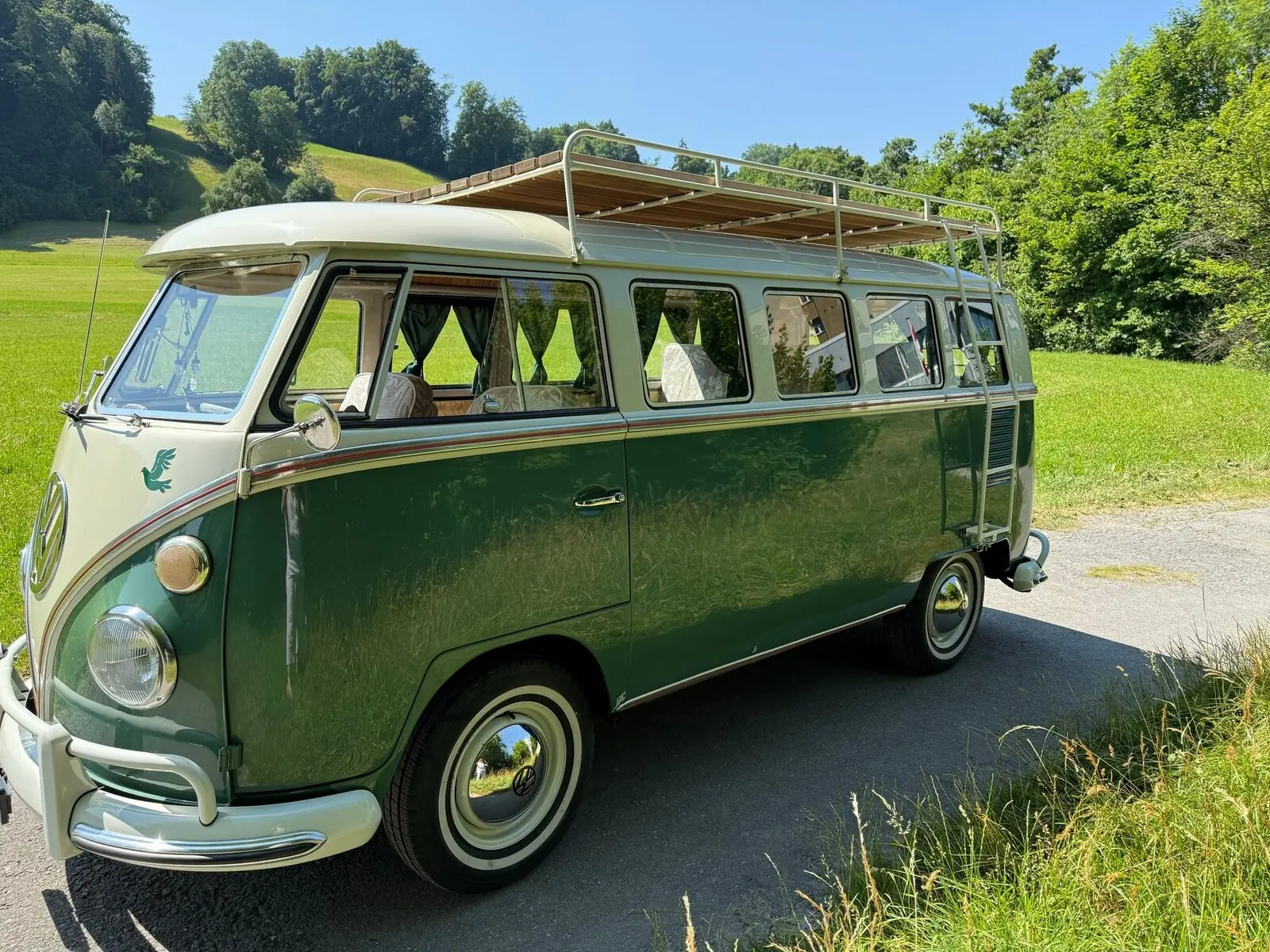 VW Type 2 1967 — Légende des années 60, transformée en Surf Bus premium — vista esterna