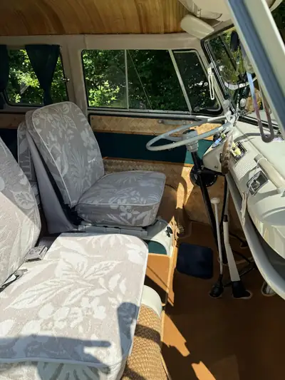 VW Type 2 1967 — Légende des années 60, transformée en Surf Bus premium — dettaglio