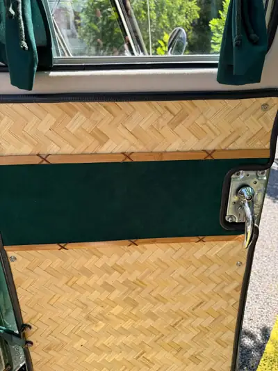 VW Type 2 1967 — Légende des années 60, transformée en Surf Bus premium — Miniatura 11