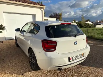 BMW Série 1 3-portes diesel — Robuste berline compacte, 4 pneus hiver inclus — Detail