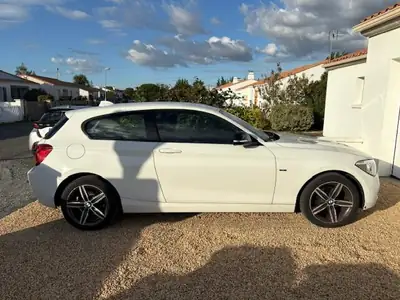 BMW Série 1 3-portes diesel — Robuste berline compacte, 4 pneus hiver inclus — Armaturenbrett