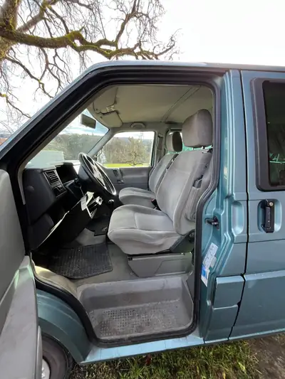 VW T4 Diesel 2003 — Van 8 places spacieux, équipé et fiable — interni