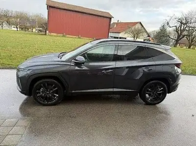 Hyundai Tucson Hybrid 2024 — SUV Compact Haute Technologie, Seulement 6000 km — fianco