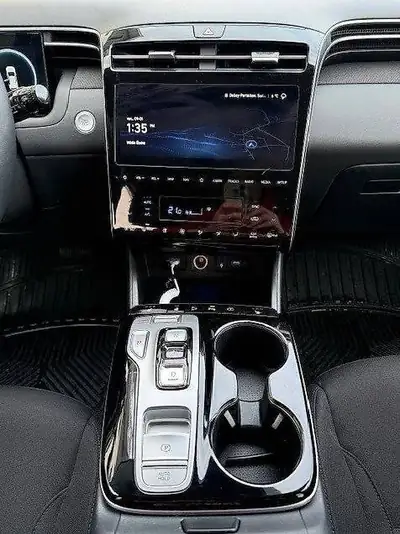 Hyundai Tucson Hybrid 2024 — SUV Compact Haute Technologie, Seulement 6000 km — interni