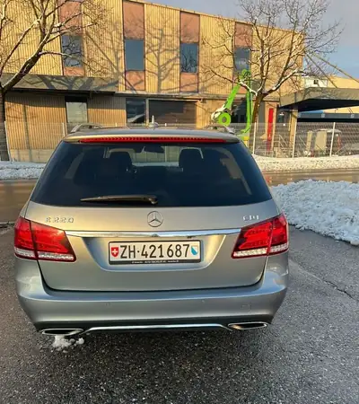 Mercedes-Benz E 220 Break — Élégance diesel automatique, 130'000 km — côté