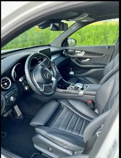 Mercedes-Benz GLC 350 Hybrid — SUV 7 places dynamique, moteur écologique et performant — Innenraum