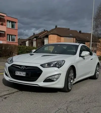 Hyundai Genesis Coupé 2013 — Élégance coréenne, moteur 274 ch et faible kilométrage — vue extérieure
