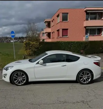 Hyundai Genesis Coupé 2013 — Élégance coréenne, moteur 274 ch et faible kilométrage — côté