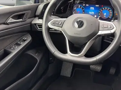 VW Golf Hybride 2022 — Berline compacte écologique, seulement 20 500 km — Miniature 8