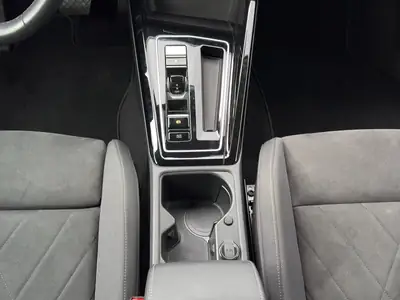 VW Golf Hybride 2022 — Berline compacte écologique, seulement 20 500 km — Miniature 14