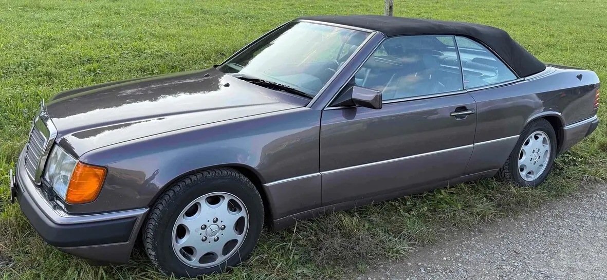 Mercedes-Benz 300 CE-24 Cabriolet — Youngtimer élégant, état impeccable, 227'000 km — vue extérieure