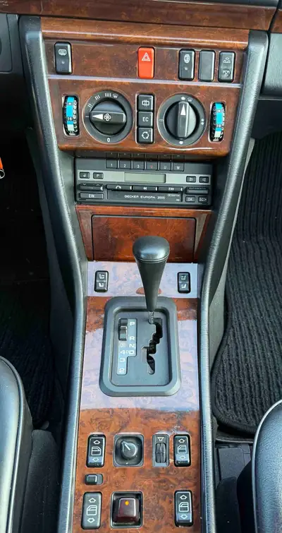 Mercedes-Benz 300 CE-24 Cabriolet — Youngtimer élégant, état impeccable, 227'000 km — Miniature 7