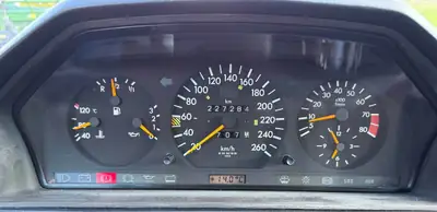 Mercedes-Benz 300 CE-24 Cabriolet — Youngtimer élégant, état impeccable, 227'000 km — Miniature 9