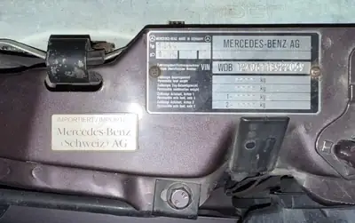 Mercedes-Benz 300 CE-24 Cabriolet — Youngtimer élégant, état impeccable, 227'000 km — Miniature 8