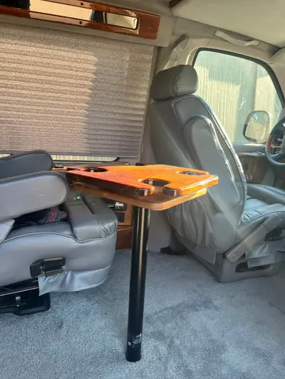 Chevrolet Tourer 5.7L — Monospace 7 places aménagé en camping-car, kilométrage certifié — intérieur