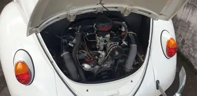 VW Käfer 1963 — Légende automobile avec immatriculation Veteranen — interni