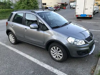 SUZUKI SX4 Diesel 135 ch — SUV compact fiable, première main, parfait état — Außenansicht