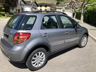 SUZUKI SX4 Diesel 135 ch — SUV compact fiable, première main, parfait état — Heckansicht