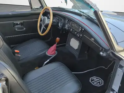 MG MGB 1971 — Cabriolet britannique restauré, moteur Gold Seal premium — dashboard