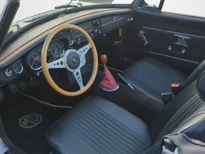 MG MGB 1971 — Cabriolet britannique restauré, moteur Gold Seal premium — interior