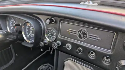 MG MGB 1971 — Cabriolet britannique restauré, moteur Gold Seal premium — Thumbnail 7