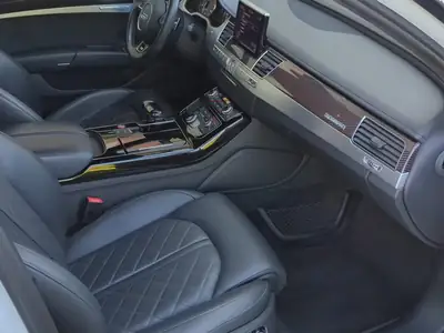 Audi S8 Plus 2017 — Berline sportive 605 ch, entretien Audi partenaire, sans sinistre — interior