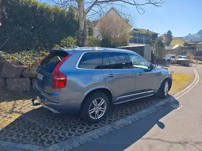Volvo XC90 T6 AWD — SUV 7 places premium, traction intégrale et puissance 319 ch — Heckansicht