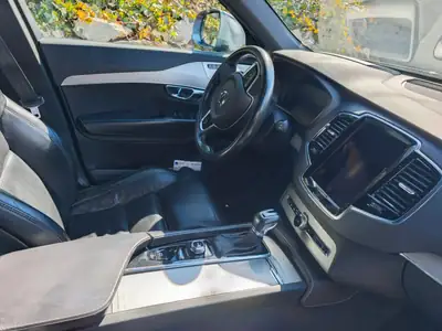 Volvo XC90 T6 AWD — SUV 7 places premium, traction intégrale et puissance 319 ch — Armaturenbrett