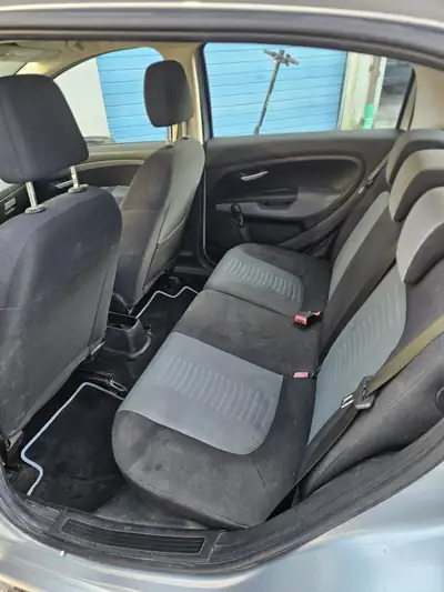 Fiat Grande Punto 2007 — Citadine fiable et compacte, parfaite pour la ville — Miniatur 7