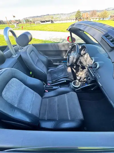 Audi TT Cabriolet 2001 — Roadster iconique 180 ch, toit ouvert, design intemporel — arrière
