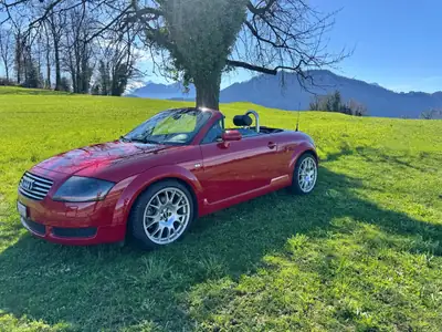 Audi TT Cabriolet 2001 — Roadster iconique 180 ch, toit ouvert, design intemporel — côté