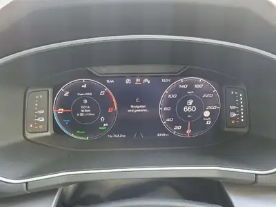 SEAT Tarraco 245 ch Plug-in Hybrid — SUV familial haute performance, 45 500 km seulement — Thumbnail 7