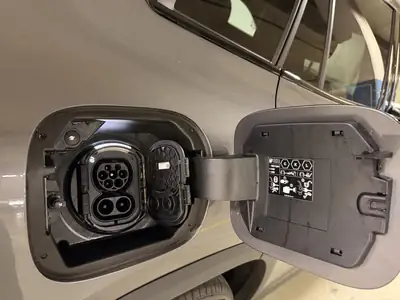 Mercedes-Benz GLA 250e — SUV hybride rechargeable, 40'000 km, garantie constructeur — Miniatura 13