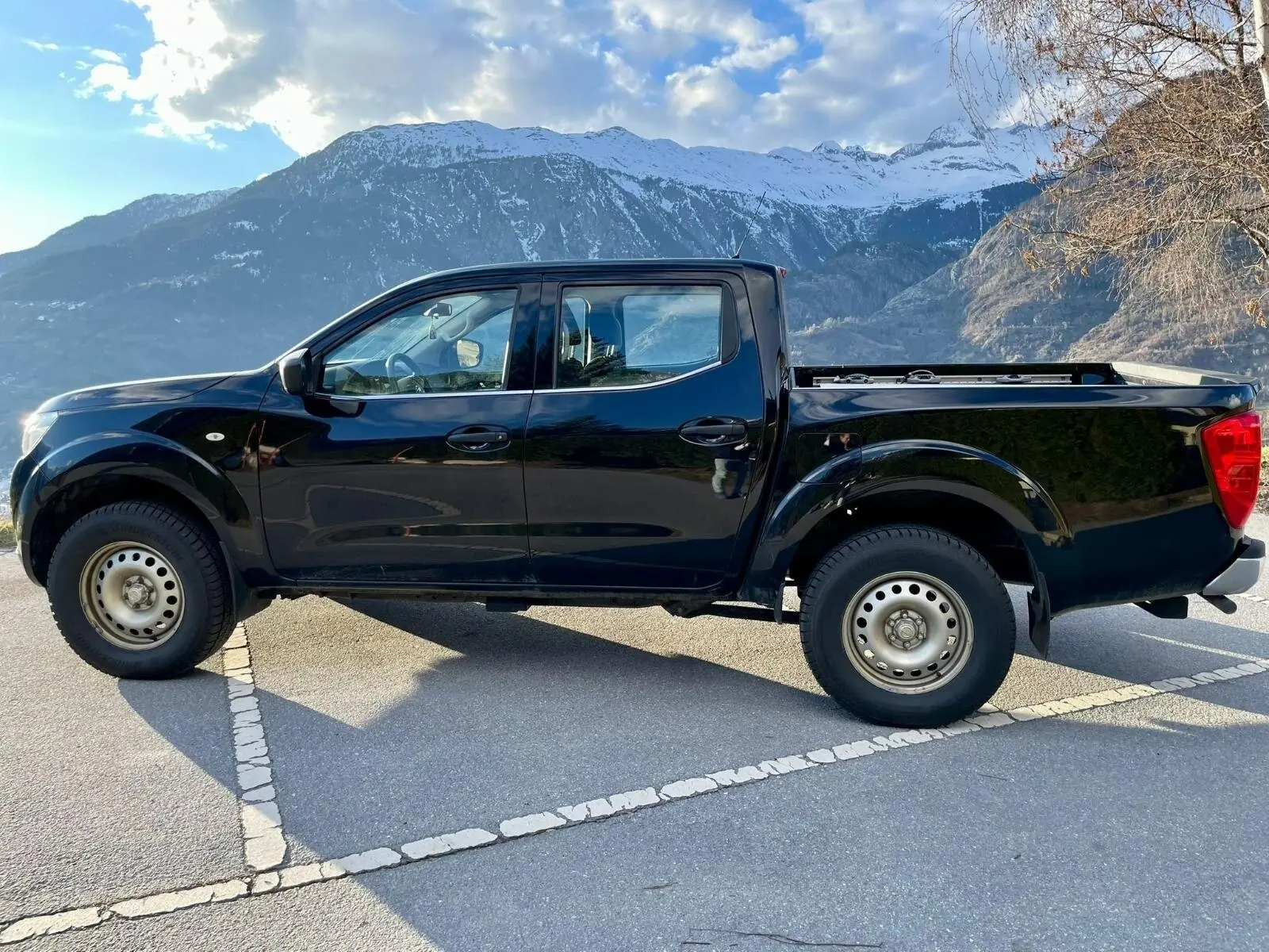 Nissan Navara 2022 — Pick-up robuste 4x4, 52 800 km, diesel automatique