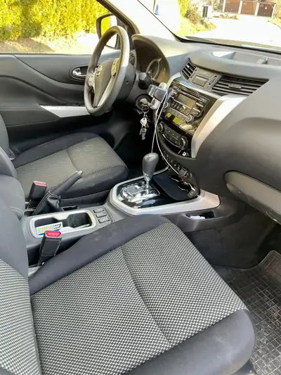 Nissan Navara 2022 — Pick-up robuste 4x4, 52 800 km, diesel automatique — Miniatur 7