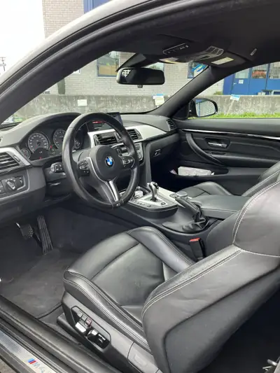 BMW M4 Coupé 2019 — 431 ch, Pack M Driver's, État impeccable — Innenraum