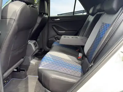 VW T-ROC 2024 — SUV compact dynamique, 300 ch, transmission intégrale — Miniature 7