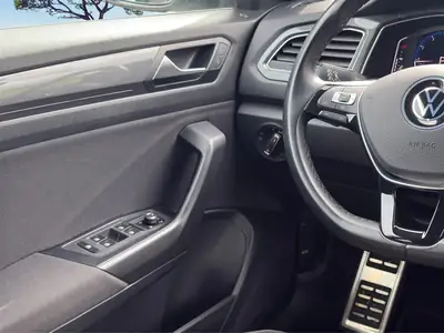 VW T-ROC R-Line 190 ch — SUV dynamique, moteur essence turbo, équipement premium — Miniature 13
